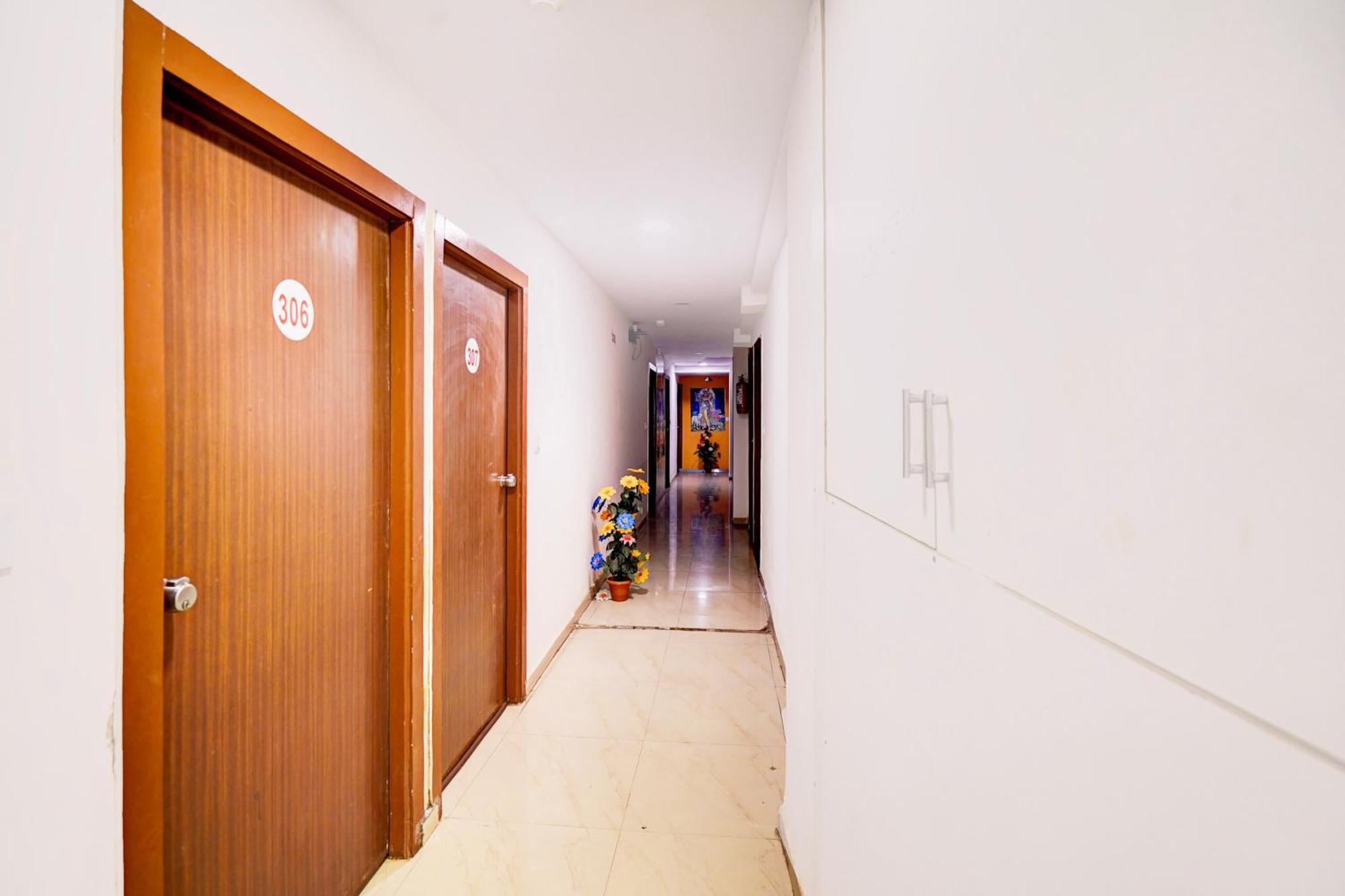 Super Hotel O Geeta Mandir Formerly Hotel Green Park アーメダバード エクステリア 写真