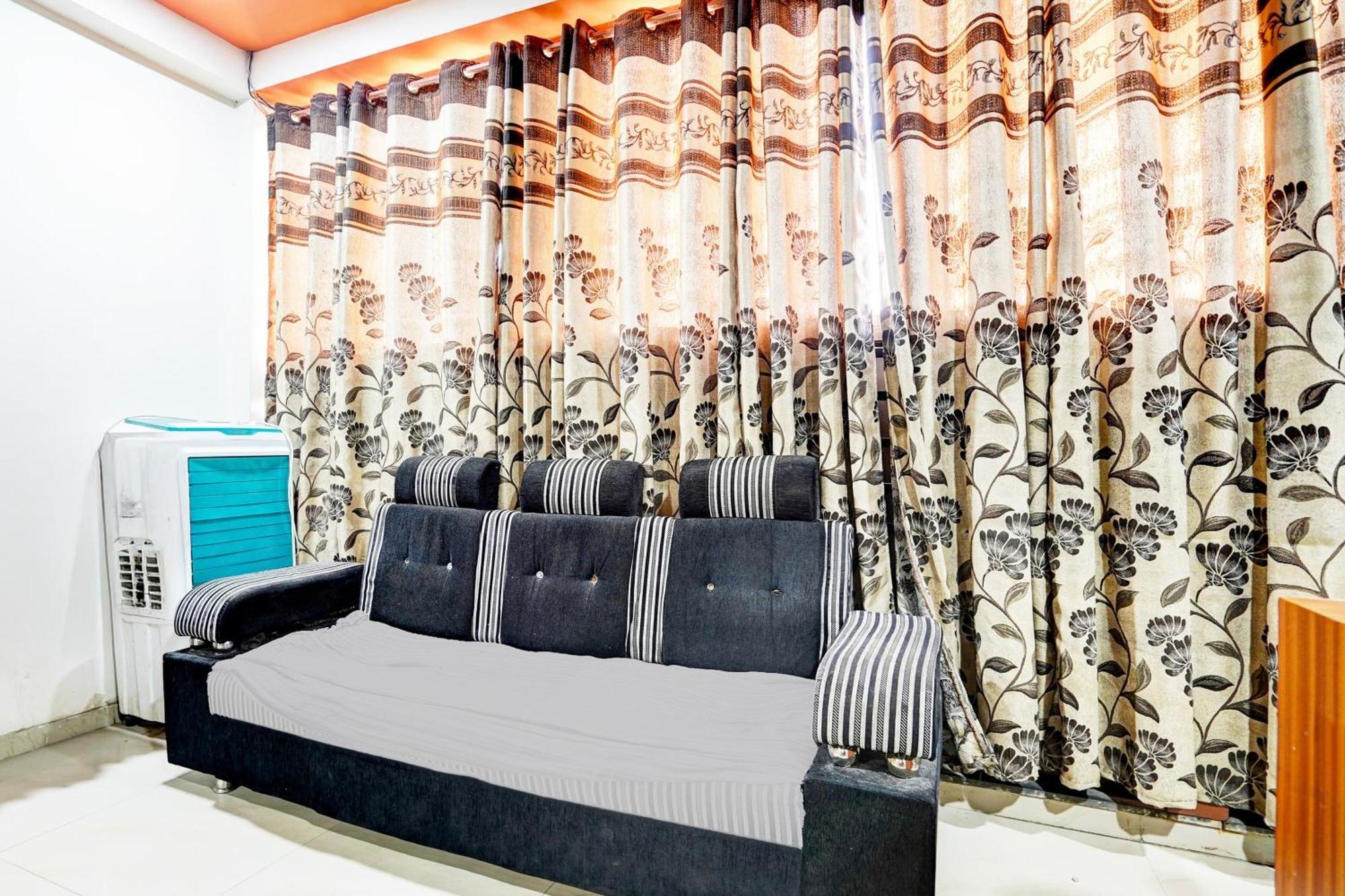Super Hotel O Geeta Mandir Formerly Hotel Green Park アーメダバード エクステリア 写真