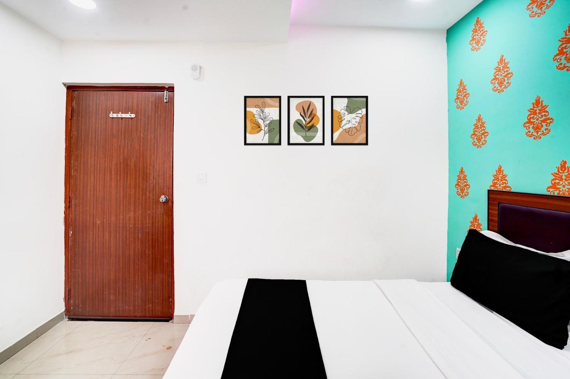 Super Hotel O Geeta Mandir Formerly Hotel Green Park アーメダバード エクステリア 写真