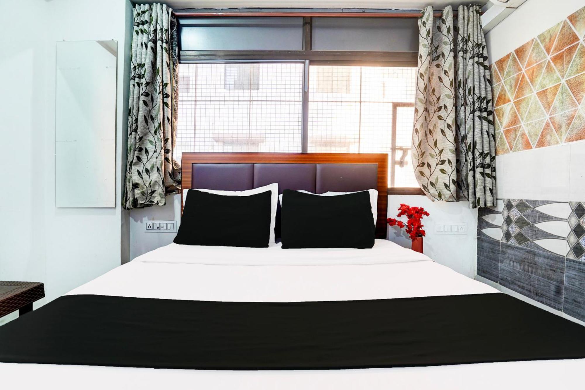 Super Hotel O Geeta Mandir Formerly Hotel Green Park アーメダバード エクステリア 写真