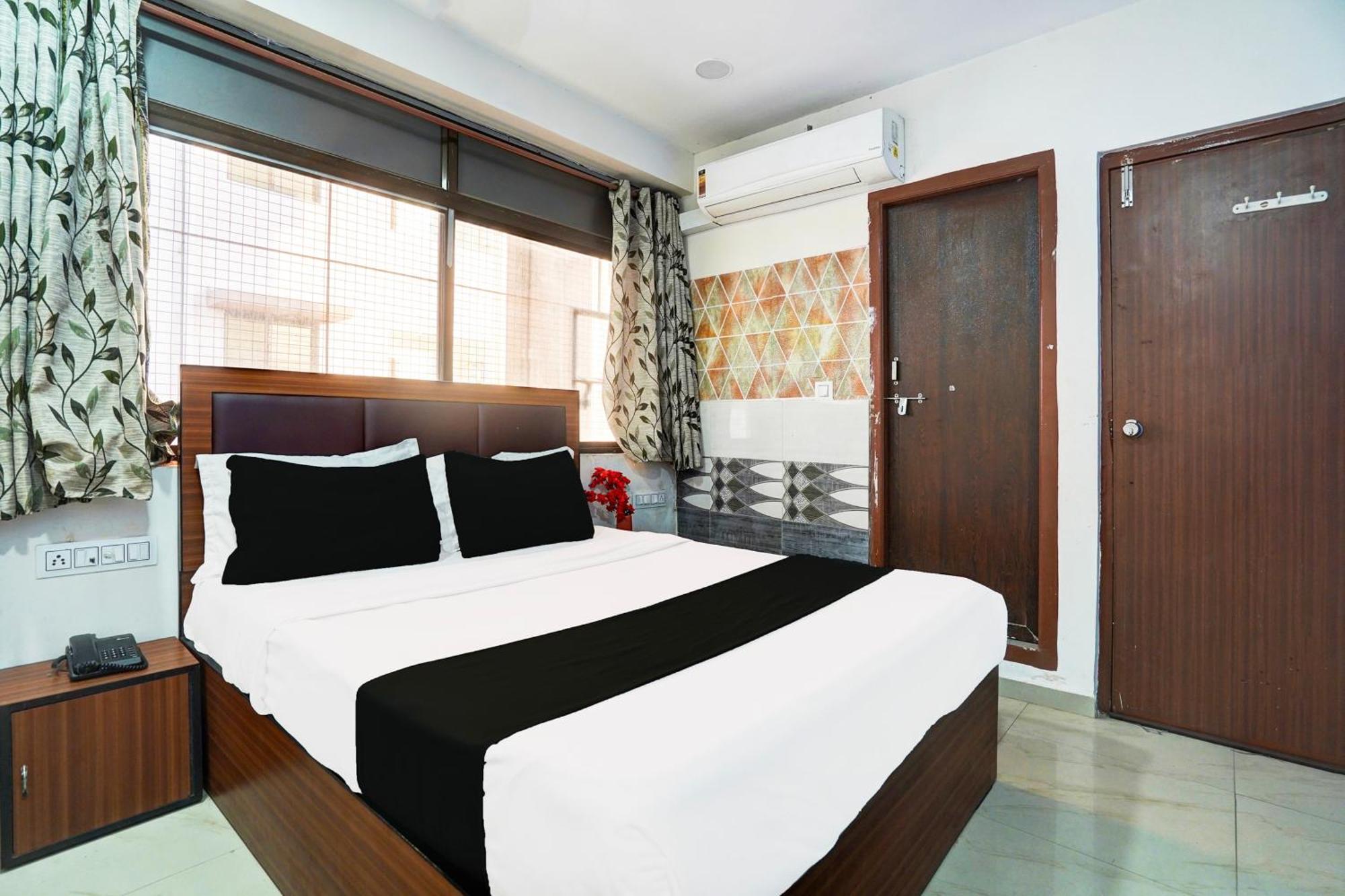 Super Hotel O Geeta Mandir Formerly Hotel Green Park アーメダバード エクステリア 写真